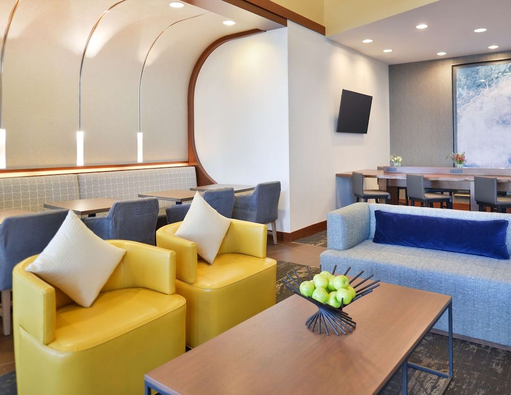 Hyatt Place Garden City 2