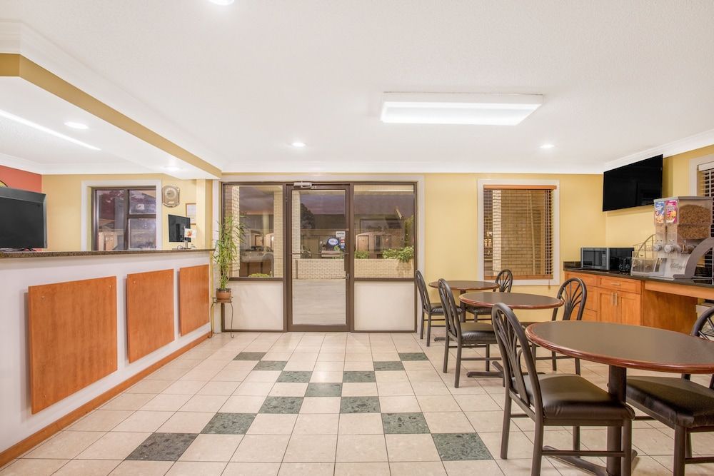 Super 8 by Wyndham Sumter 2