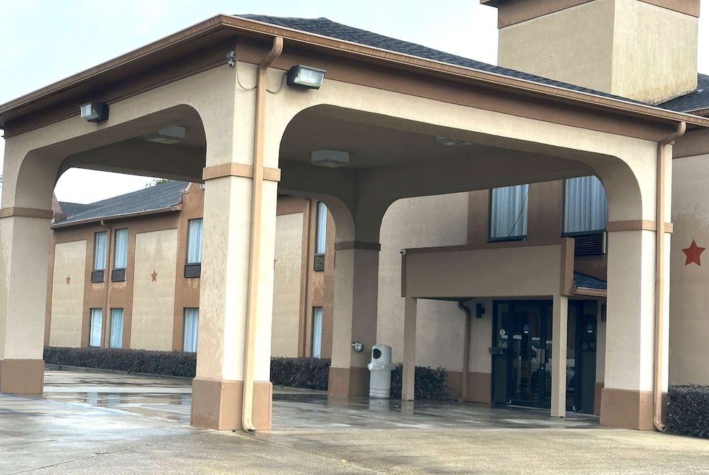 Days Inn & Suites by Wyndham Eunice 1