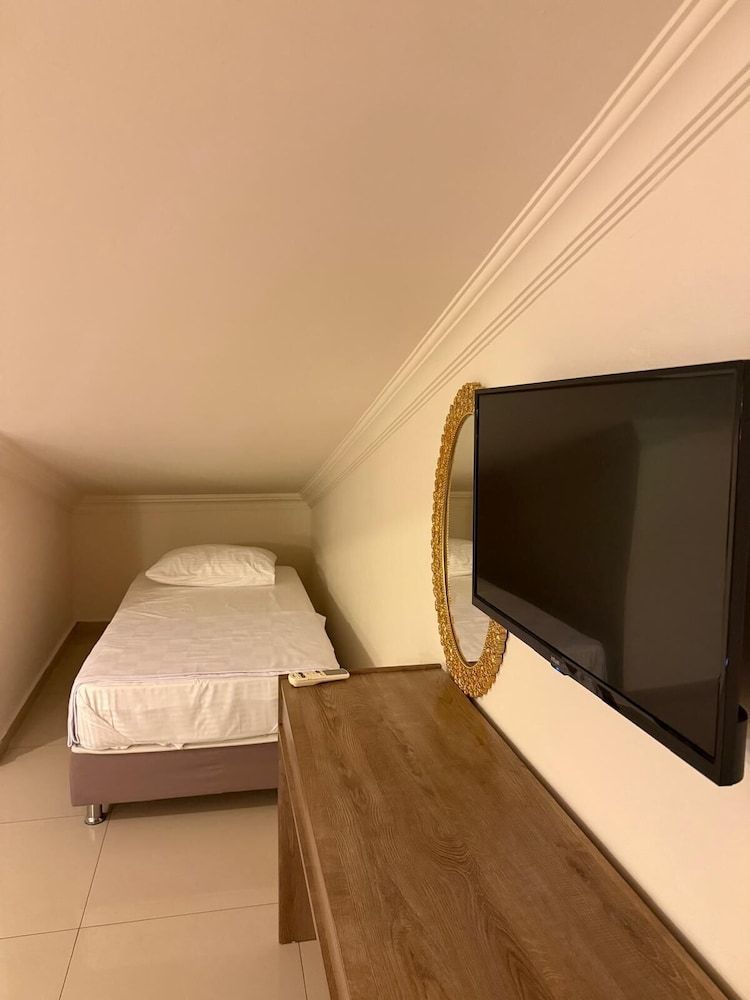The Selection Otel 2