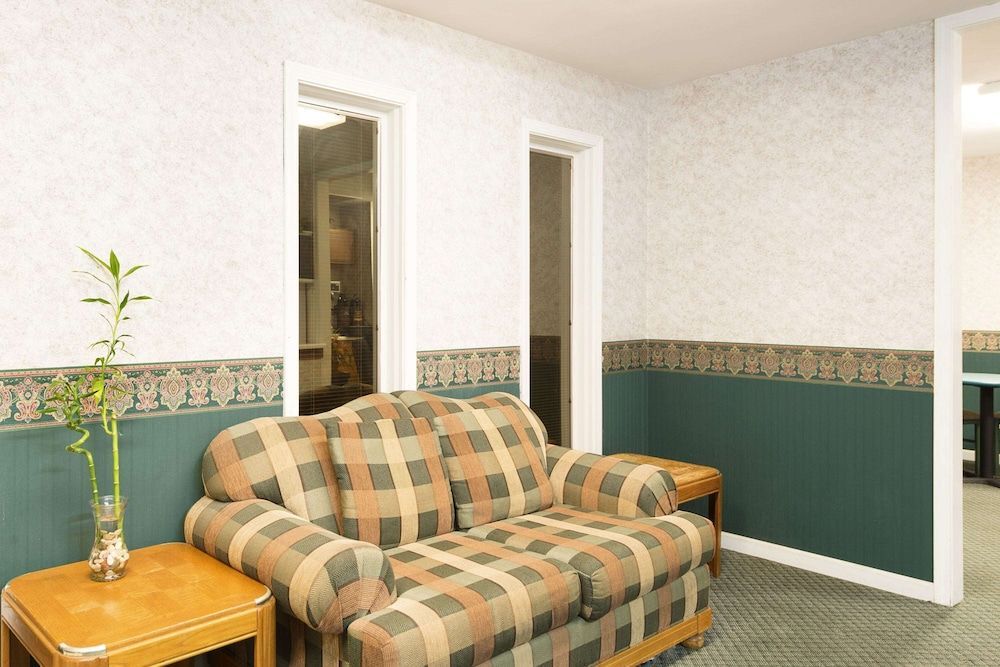 Super 8 by Wyndham Taylorville IL 2
