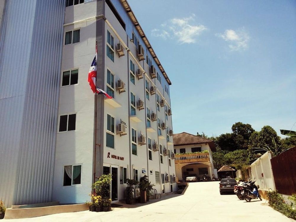 Hotel De Ratt Phuket 1