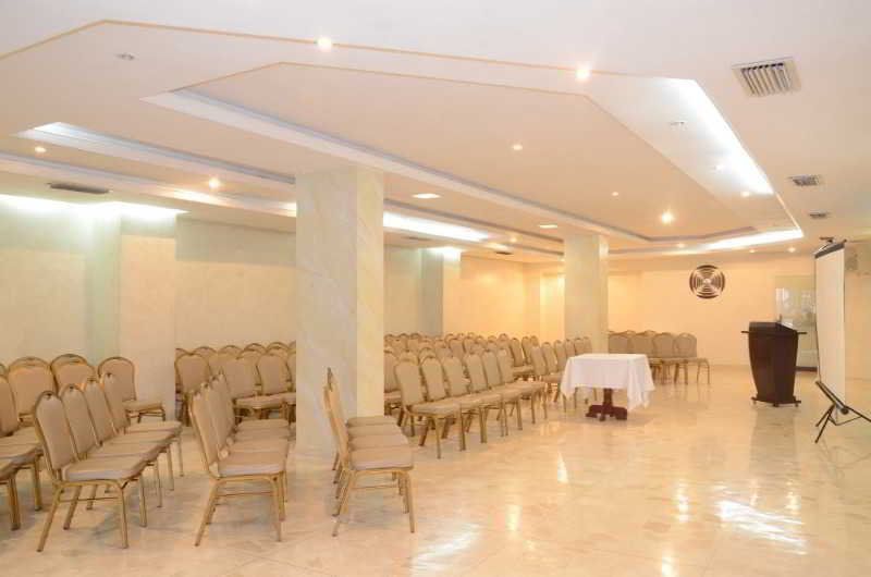 Hotel Intersuites 1