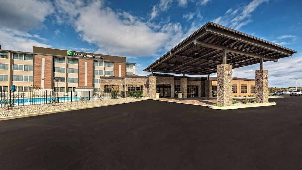 Holiday Inn Express LOUISVILLE AIRPORT EXPO CENTER by IHG 1