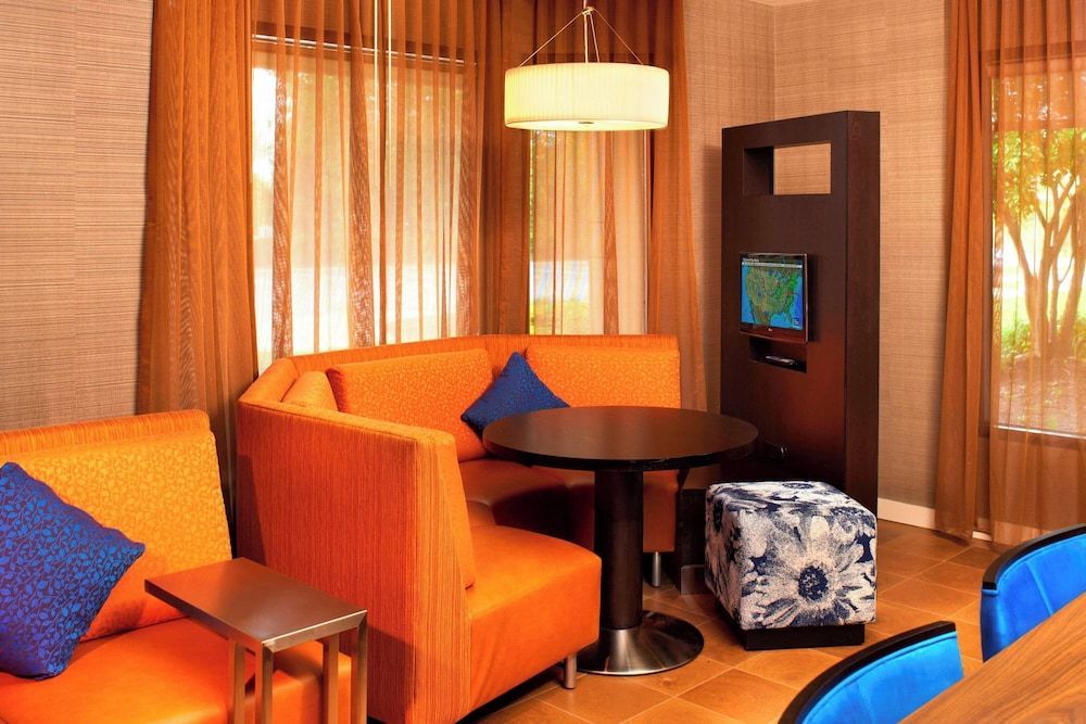 Courtyard by Marriott Cleveland Westlake 2