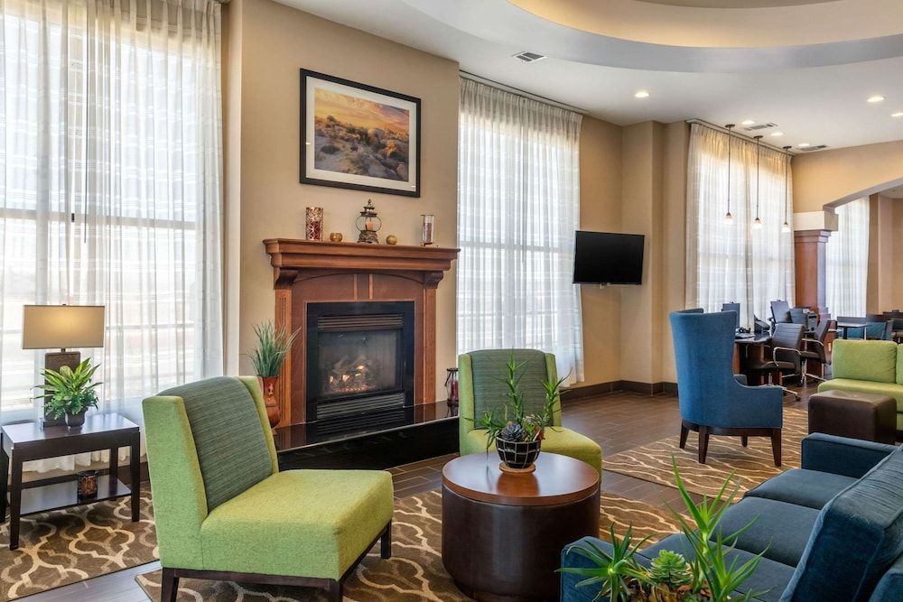 Comfort Suites Barstow near I-15 2