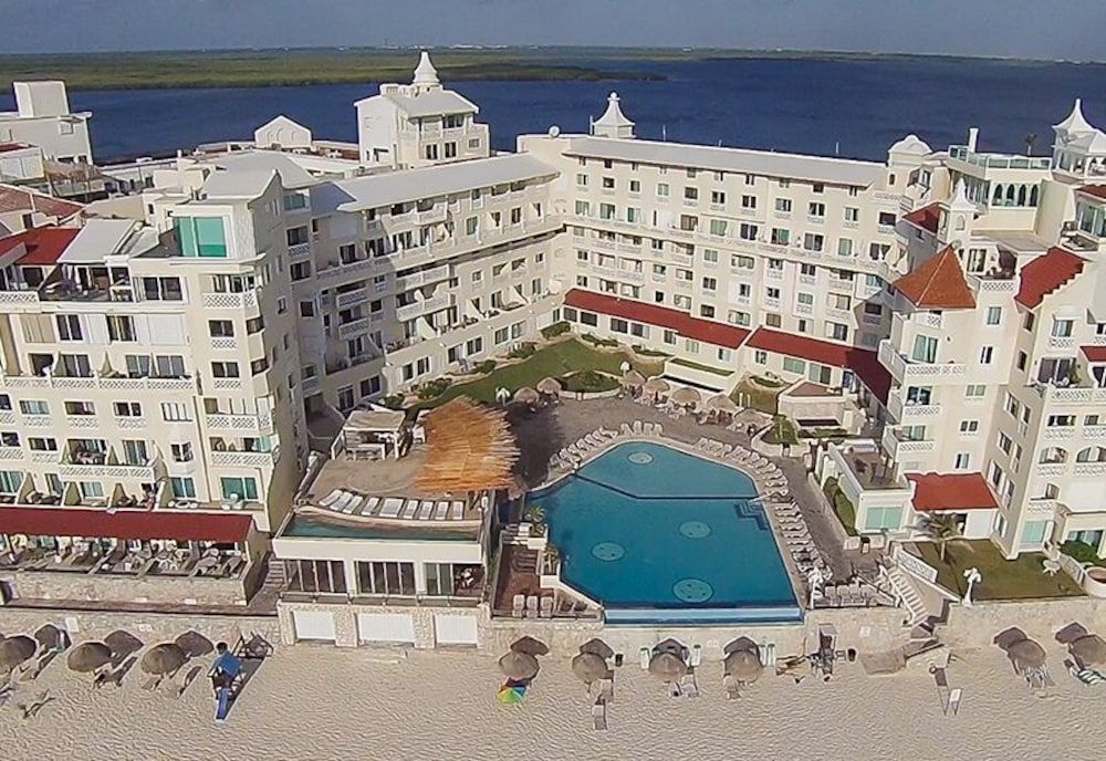 Cancun Plaza Condos 1