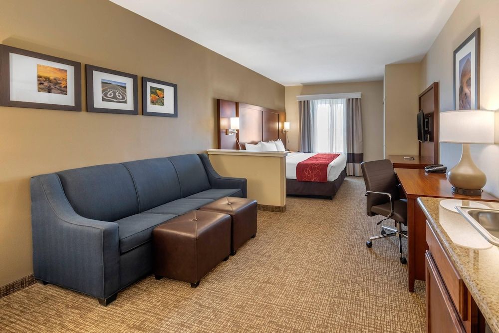 Comfort Suites Barstow near I-15 1