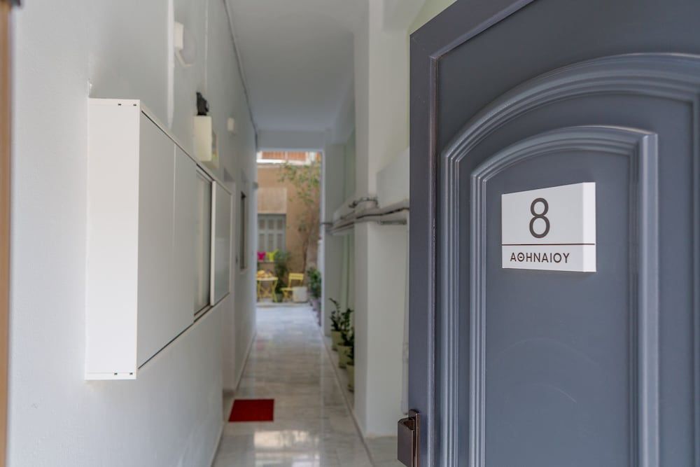 Grandma's Chic & Bright Athenian home with a Patio 2