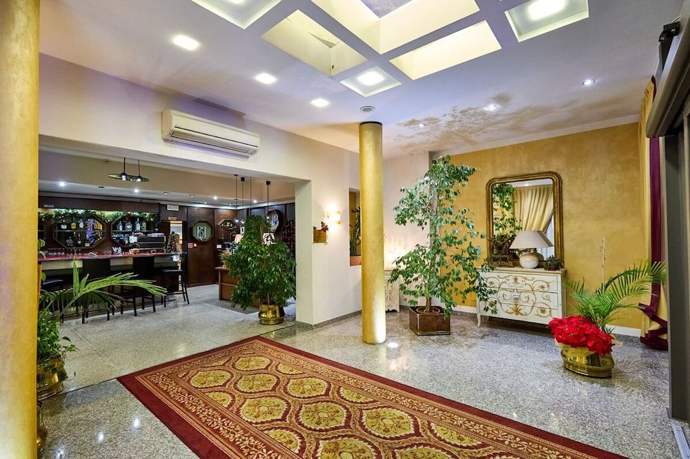 HOTEL PARADISO 1