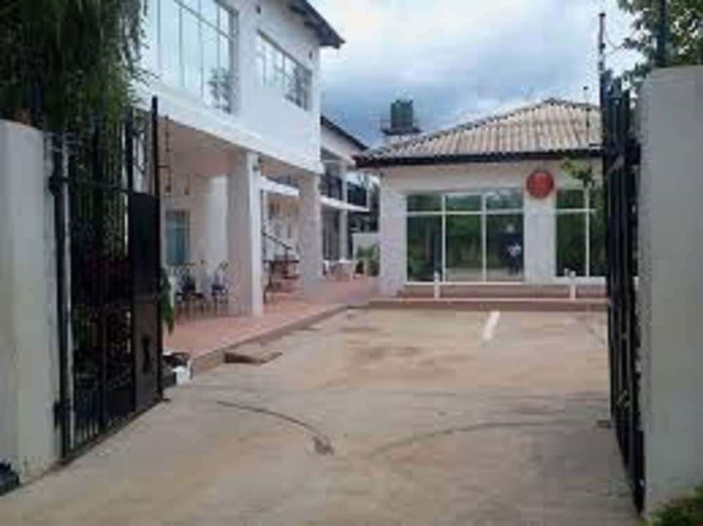 House of Excellence 1