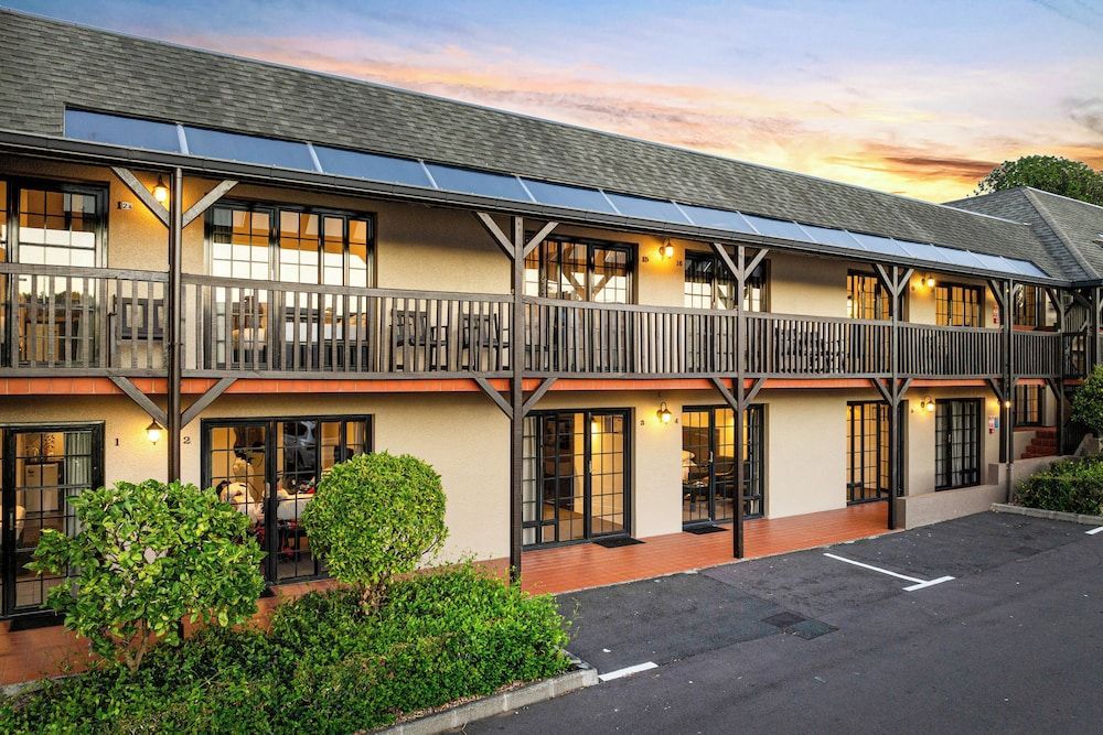 Knights Inn 1