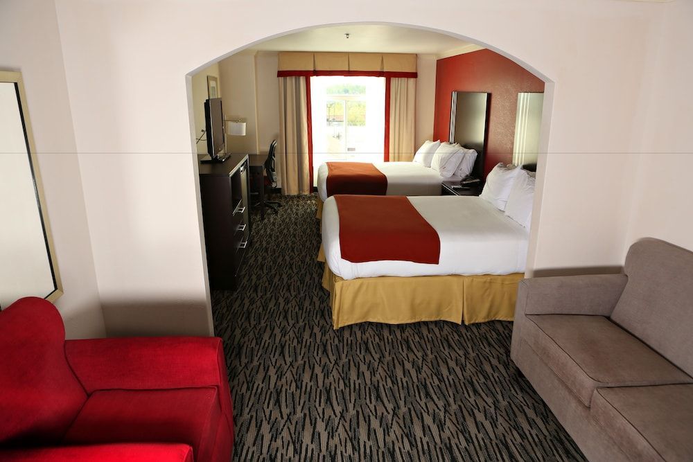 Holiday Inn Express & Suites SUMTER by IHG 2