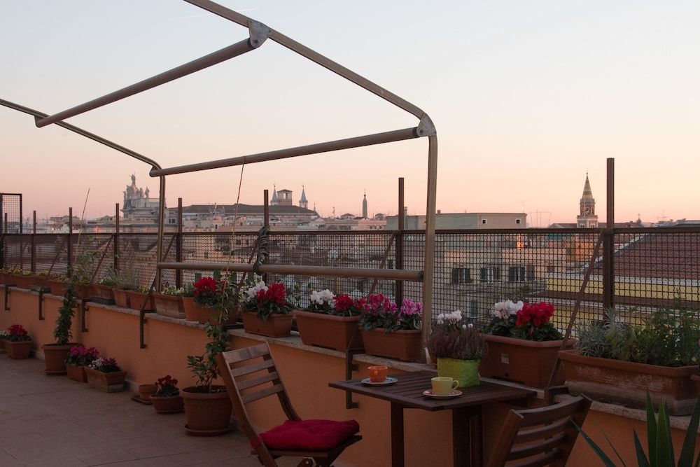 La Terrazza di Evelina Guest House 1
