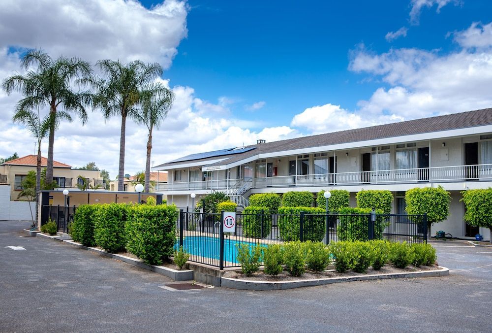 Park Motor Inn 1