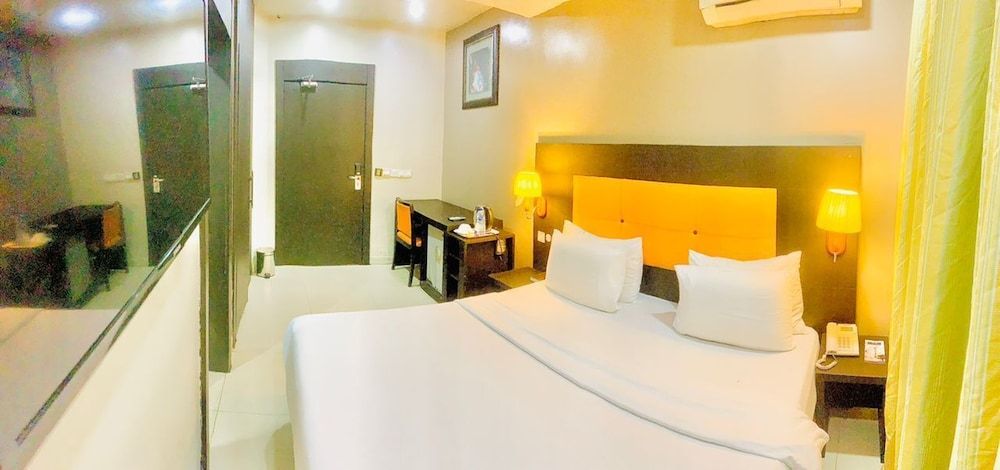 Oakspring Hotel & Luxury Suites 2