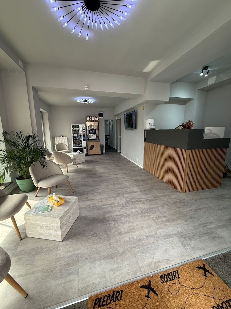 FLY & STAY AT GEORGE'S 2