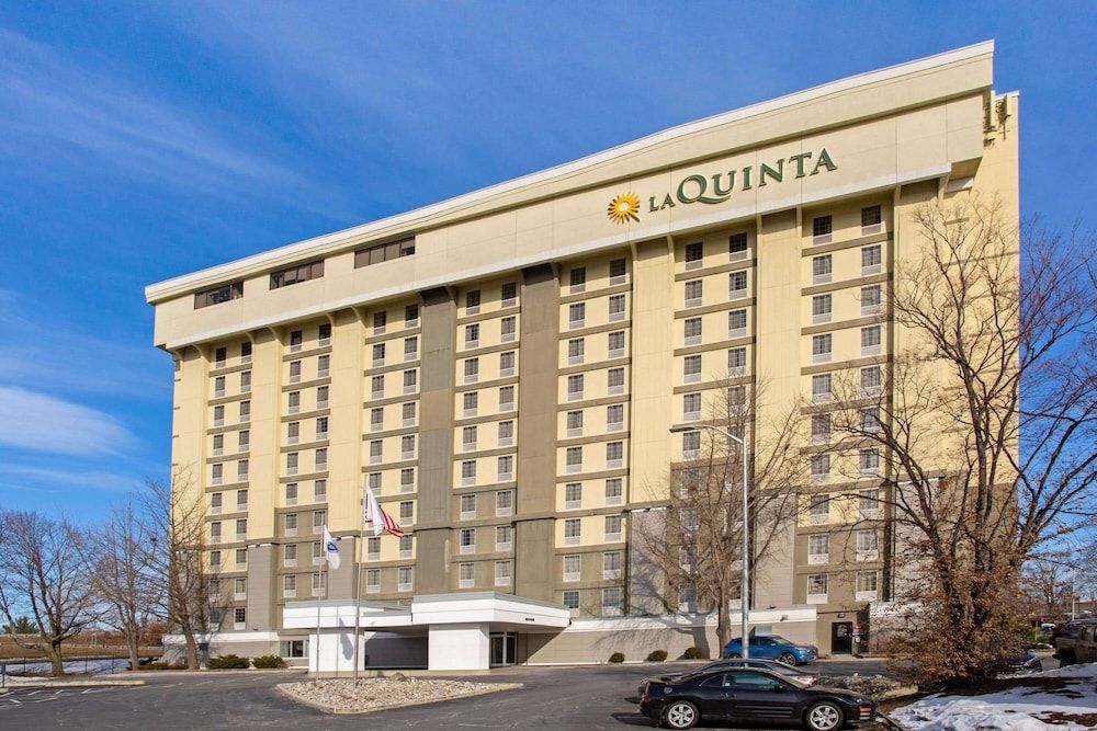 La Quinta by Wyndham Springfield 1
