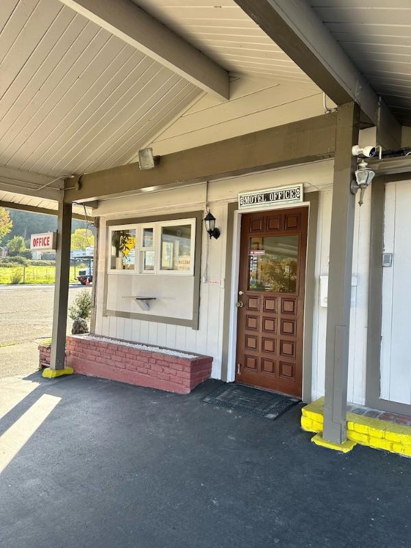Lone Pine Motel 1