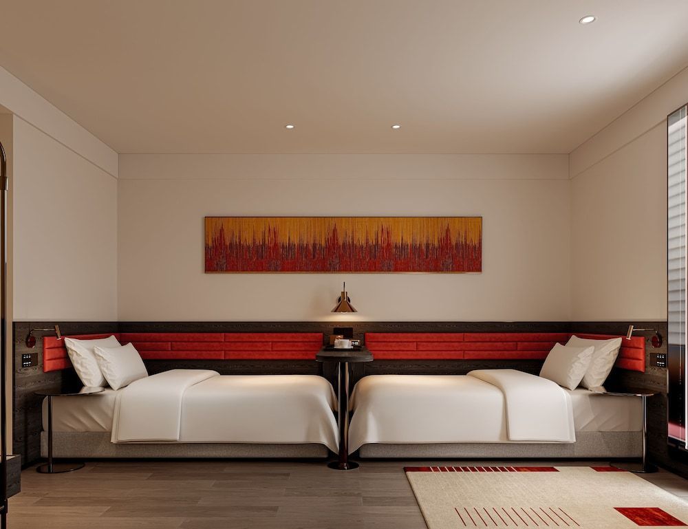 The Signature Hotel Saigon 1
