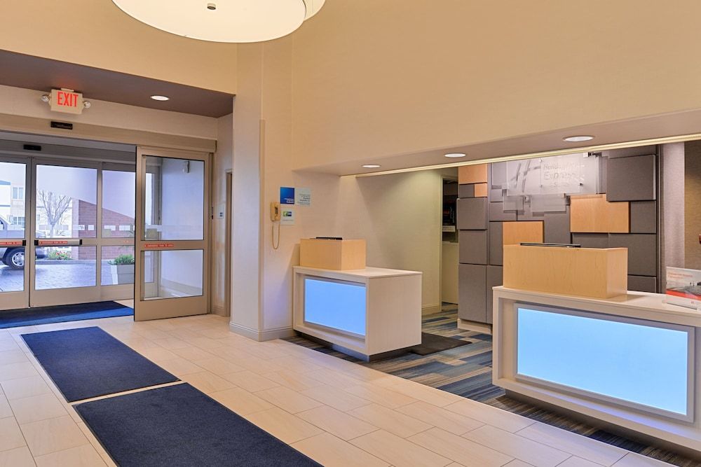Holiday Inn Express WOODLAND by IHG 2