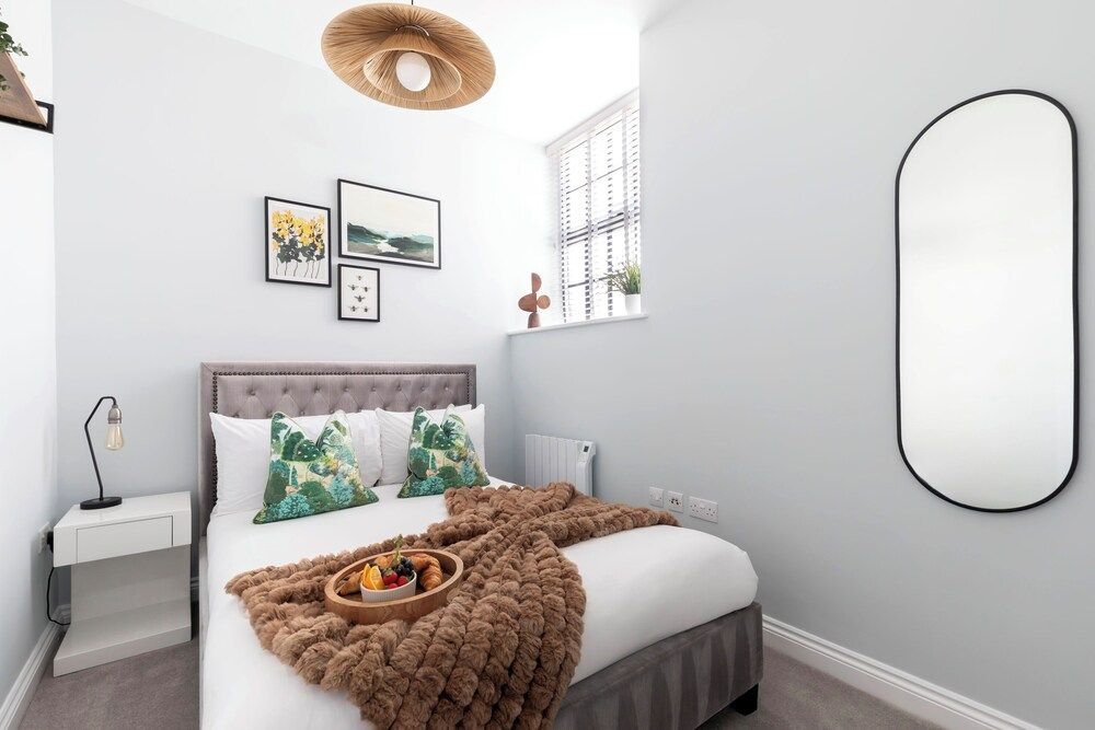 Elliot Oliver - Stylish 2 Bedroom Town Centre Apartment 2