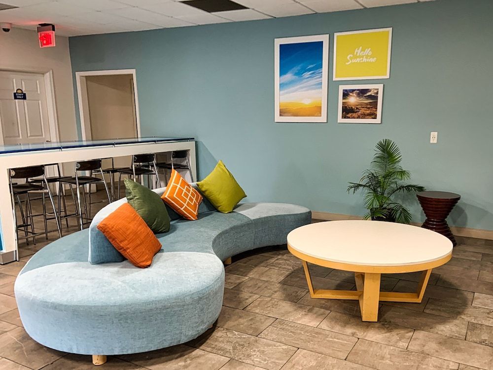 Days Inn Alexandria by Wyndham 1