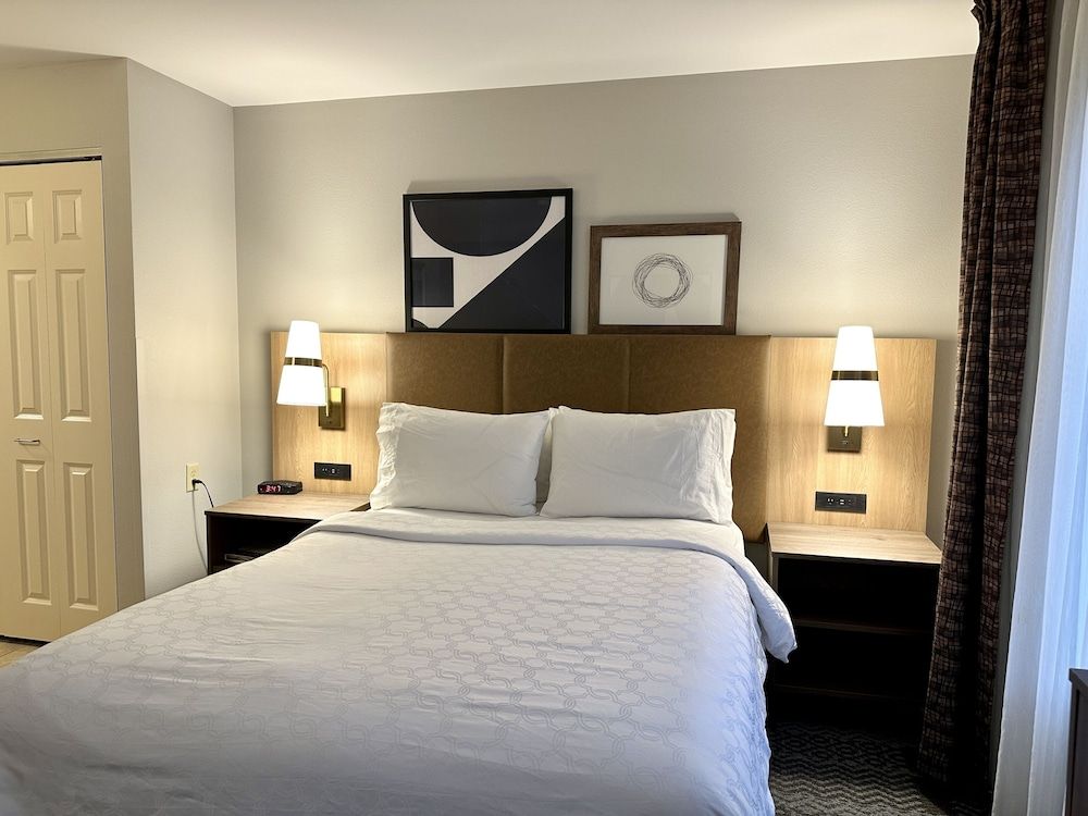 Staybridge Suites MILWAUKEE WEST-OCONOMOWOC by IHG 2