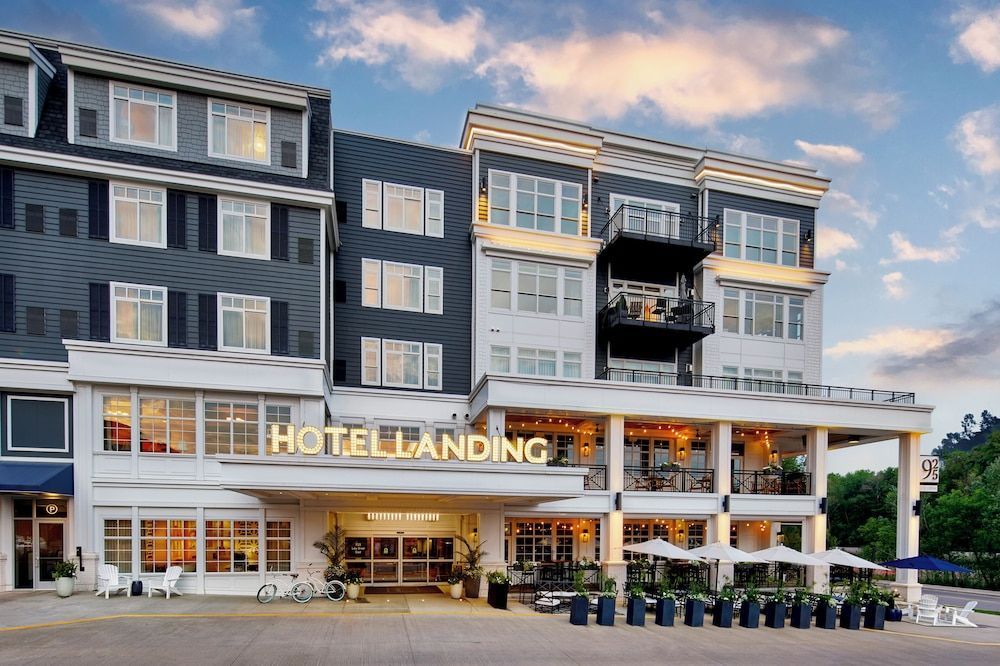 The Hotel Landing 1