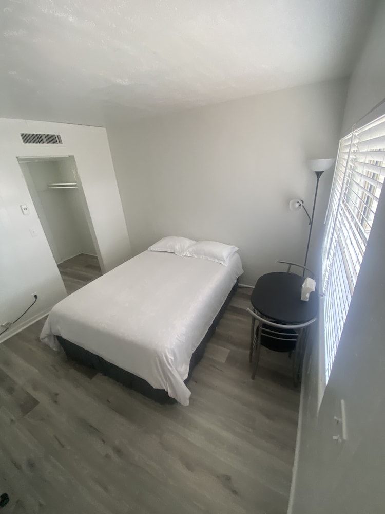 Uptown Inn & Suites 2