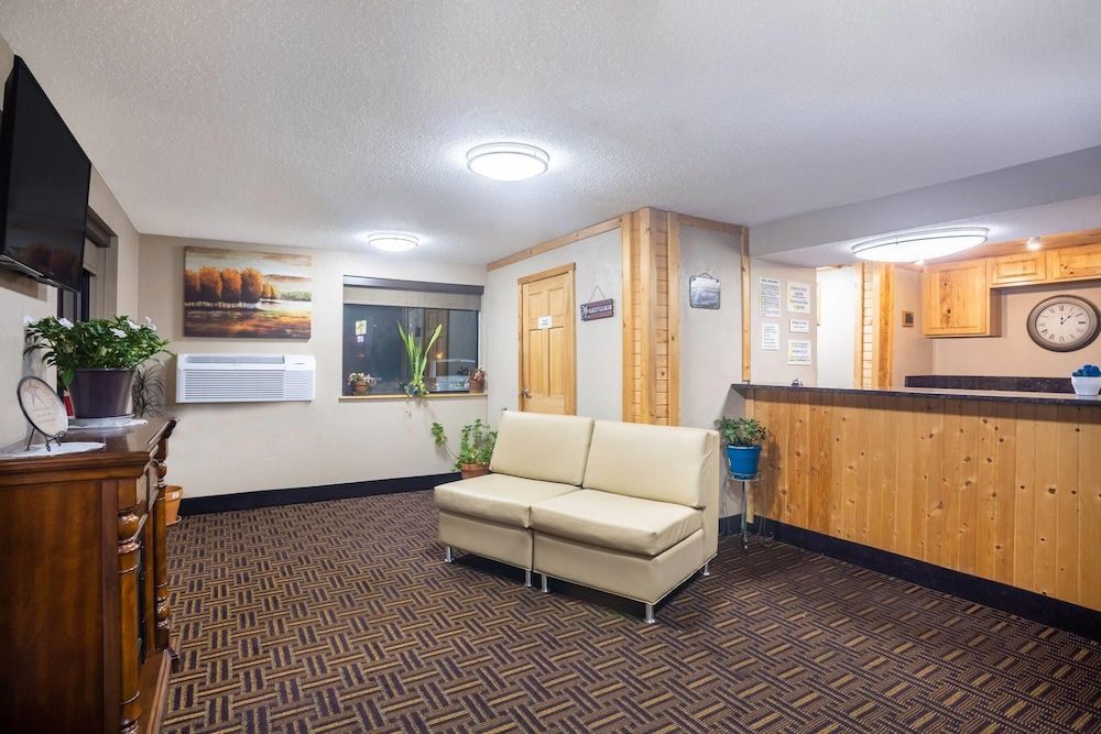 Super 8 by Wyndham Elkins 1