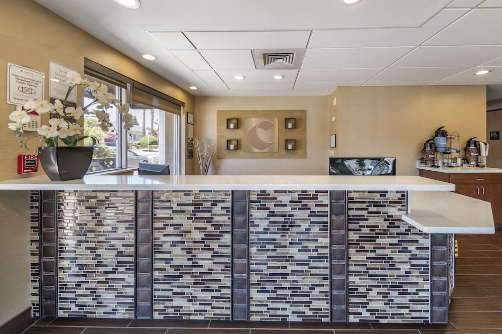 THE ATRIUM HOTEL SFO AIRPORT - FREE Shuttle & Breakfast 2