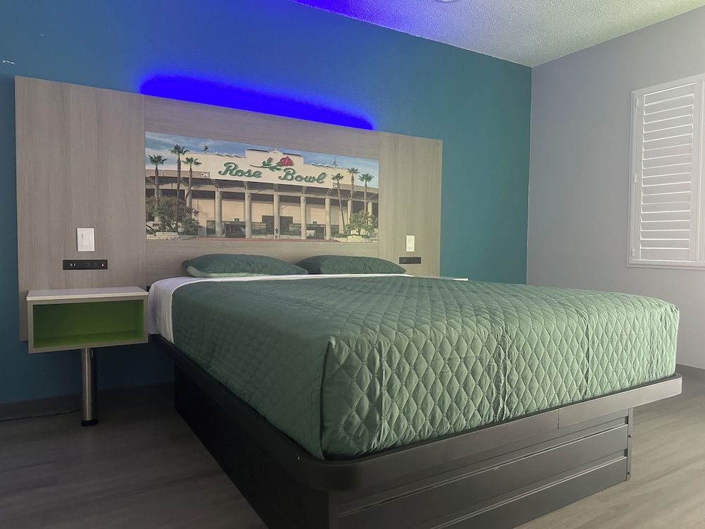 Hi-Way Host Motel 1