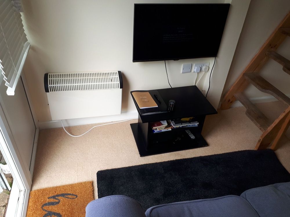 1 Bed Flat - Sleeps 2 - Pets - Garden - Parking 1