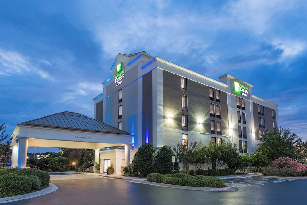 Holiday Inn Express & Suites WILMINGTON-UNIVERSITY CTR by IHG 1