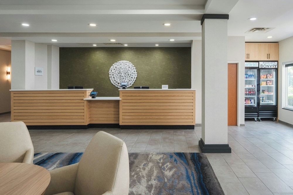 Fairfield Inn and Suites Cleveland 2