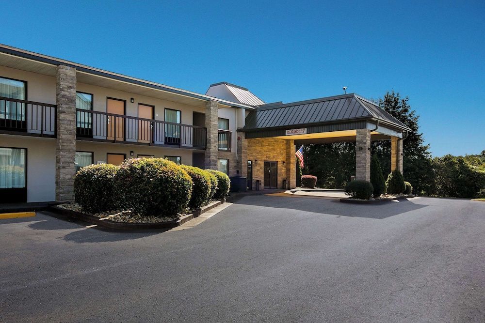 Quality Inn Commerce at I-85 1