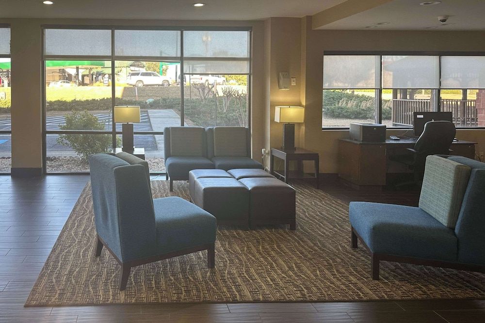 Comfort Suites Macon Northwest 2
