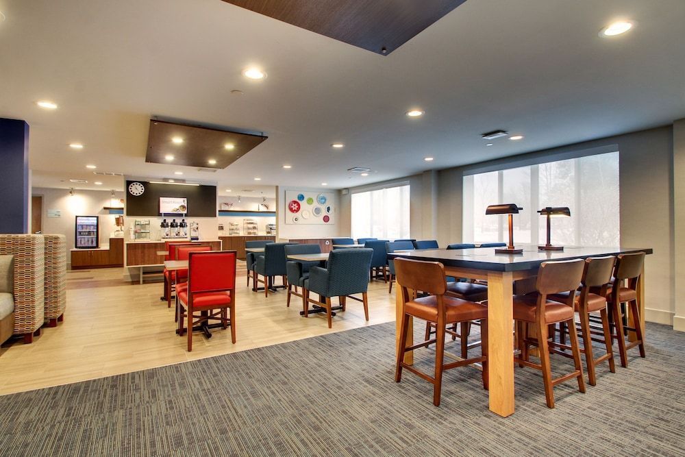 Holiday Inn Express & Suites LINCOLN EAST - WHITE MOUNTAINS by IHG 1