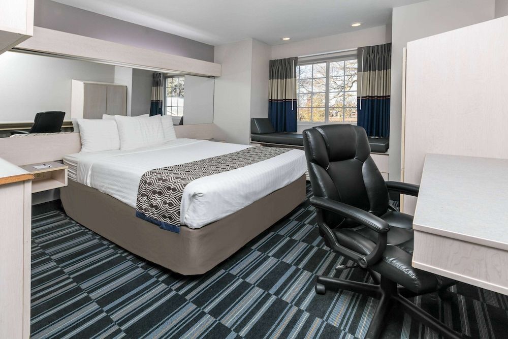 Microtel Inn and Suites Lafayette 1