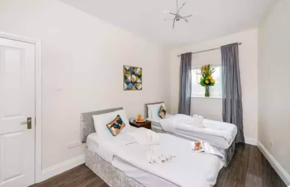 Cosy Two Bedroom Apartment Near East Croydon Station 2