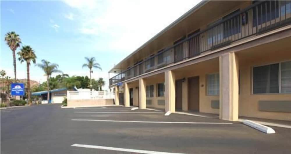 Raincross Hotel 1