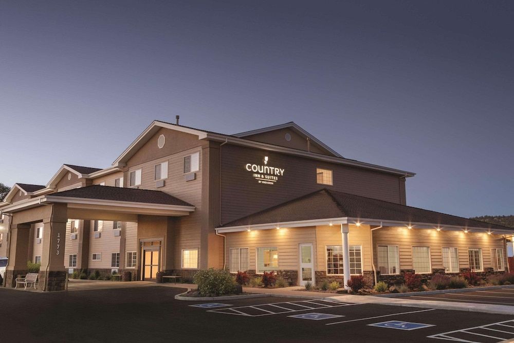 Country Inn & Suites by Radisson, Prineville, OR 1