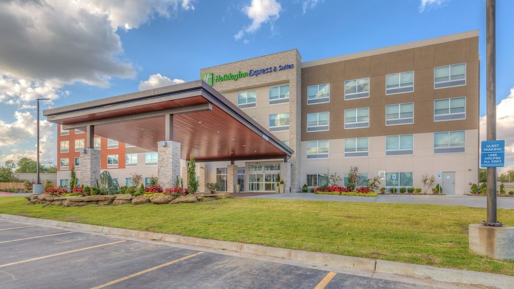 Holiday Inn Express & Suites TULSA MIDTOWN by IHG 1