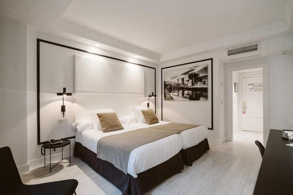 Hotel ILUNION Abando Bilbao 1