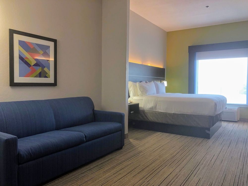Holiday Inn Express & Suites HEARNE by IHG 2