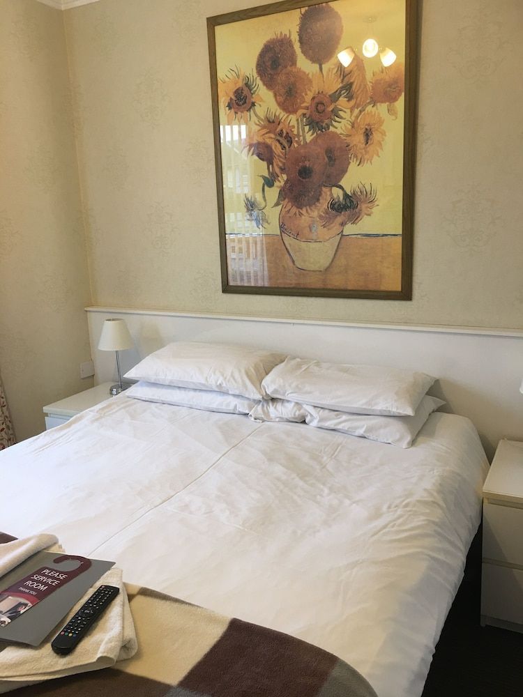 Glenheath Hotel 1