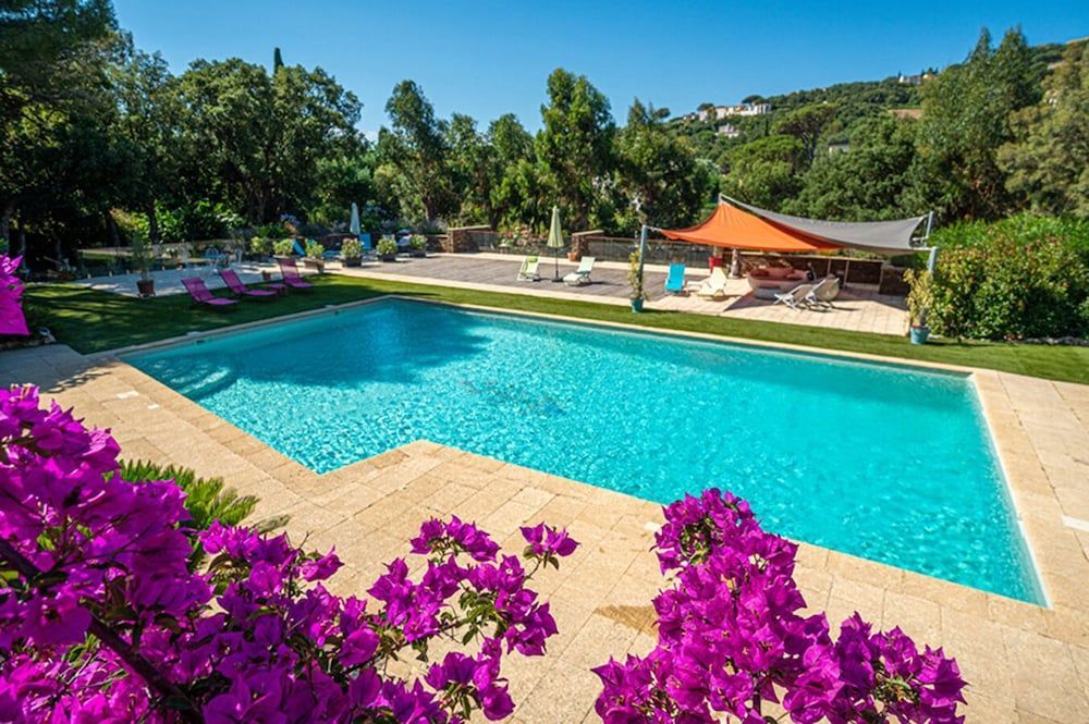 La villa Roméo, piscine et spa 1