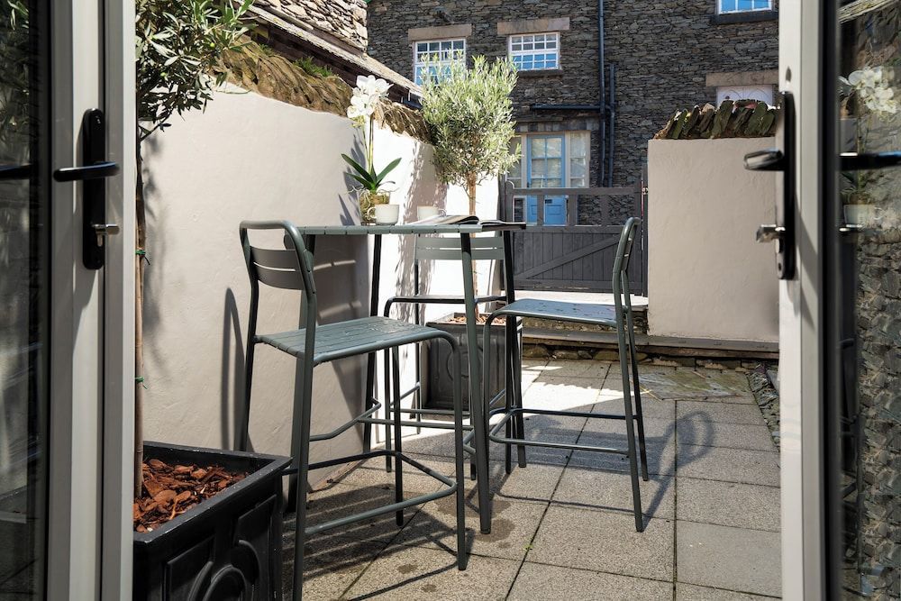 Courtyard Apartments 1