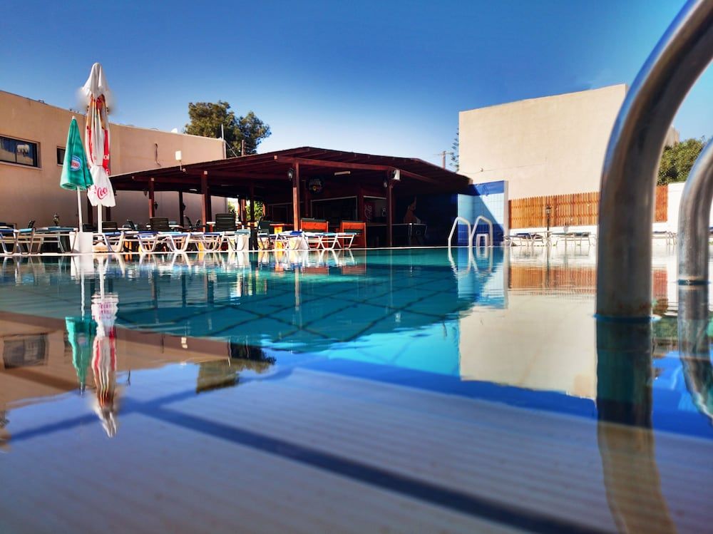 Florea Hotel Apartments 1